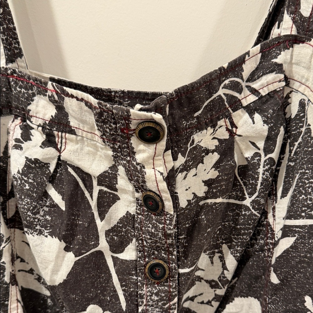 HD in Paris Black and White Floral Crop Top - Picture 3 of 9